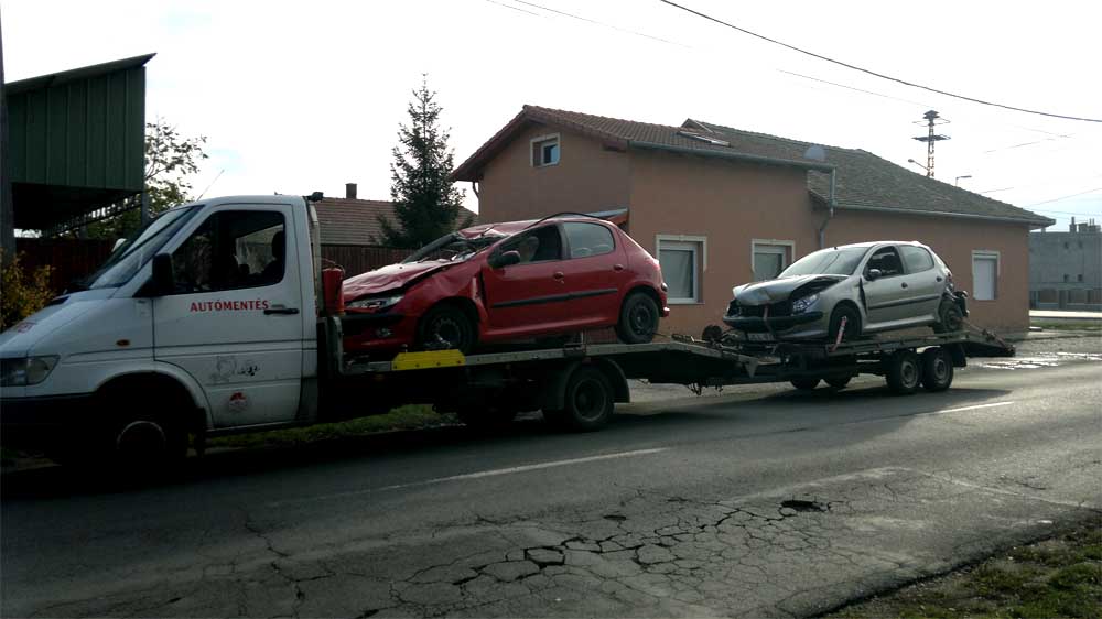 Karambolos autók mentése